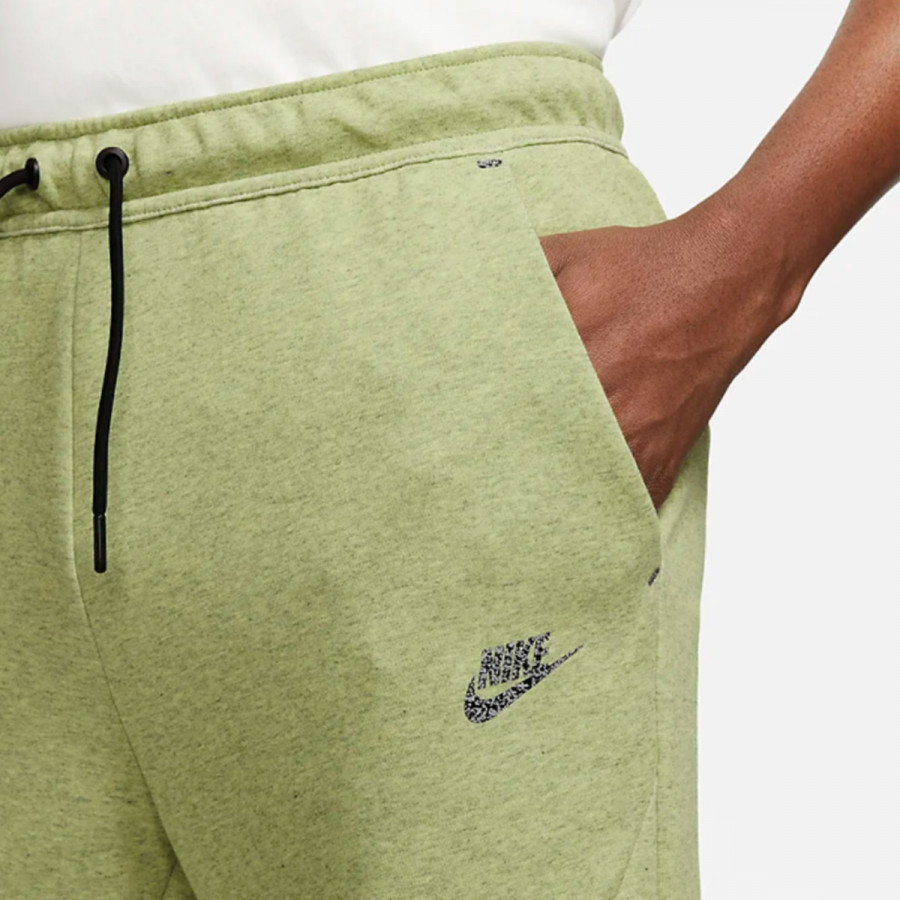 NIKE Sportswear Tech Fleece 