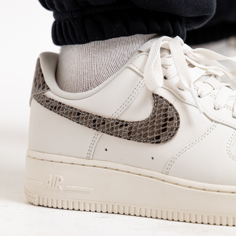 NIKE Air Force 1 '07 