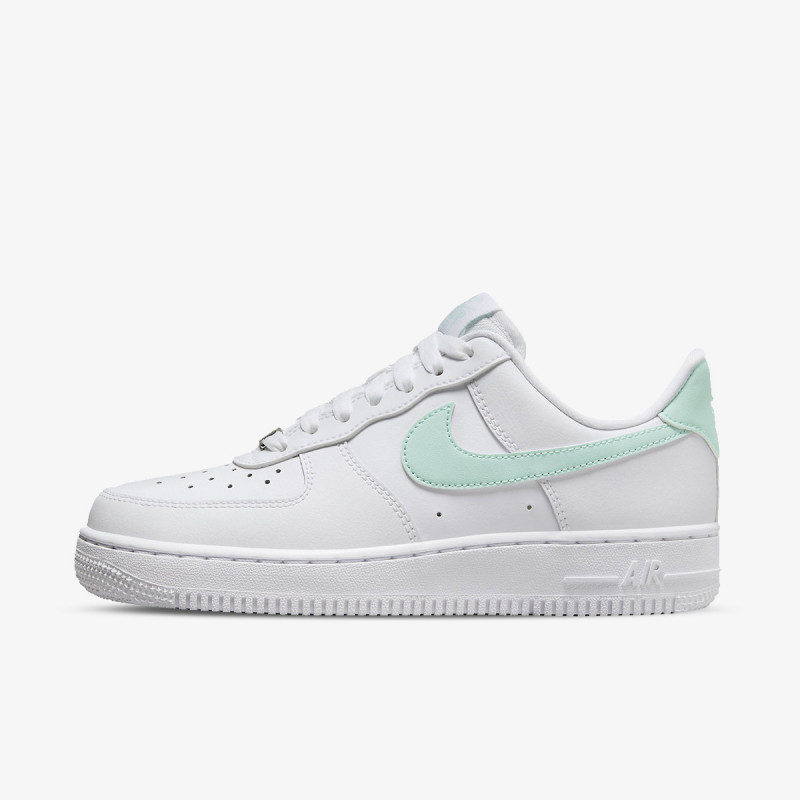 NIKE Air Force 1 '07 