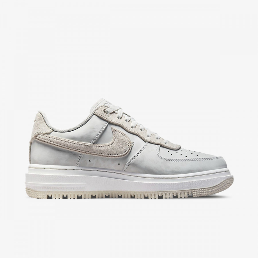 NIKE AIR FORCE 1 LUXE 
