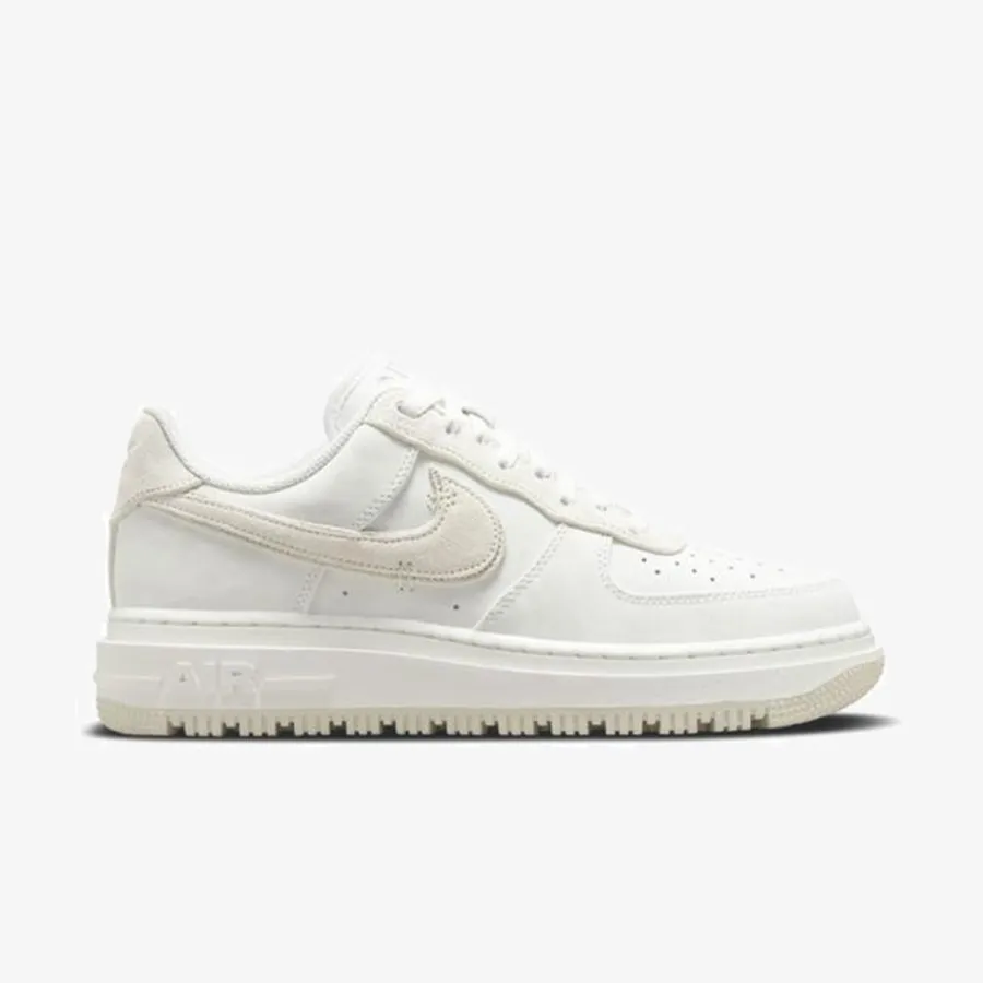 NIKE AIR FORCE 1 LUXE 