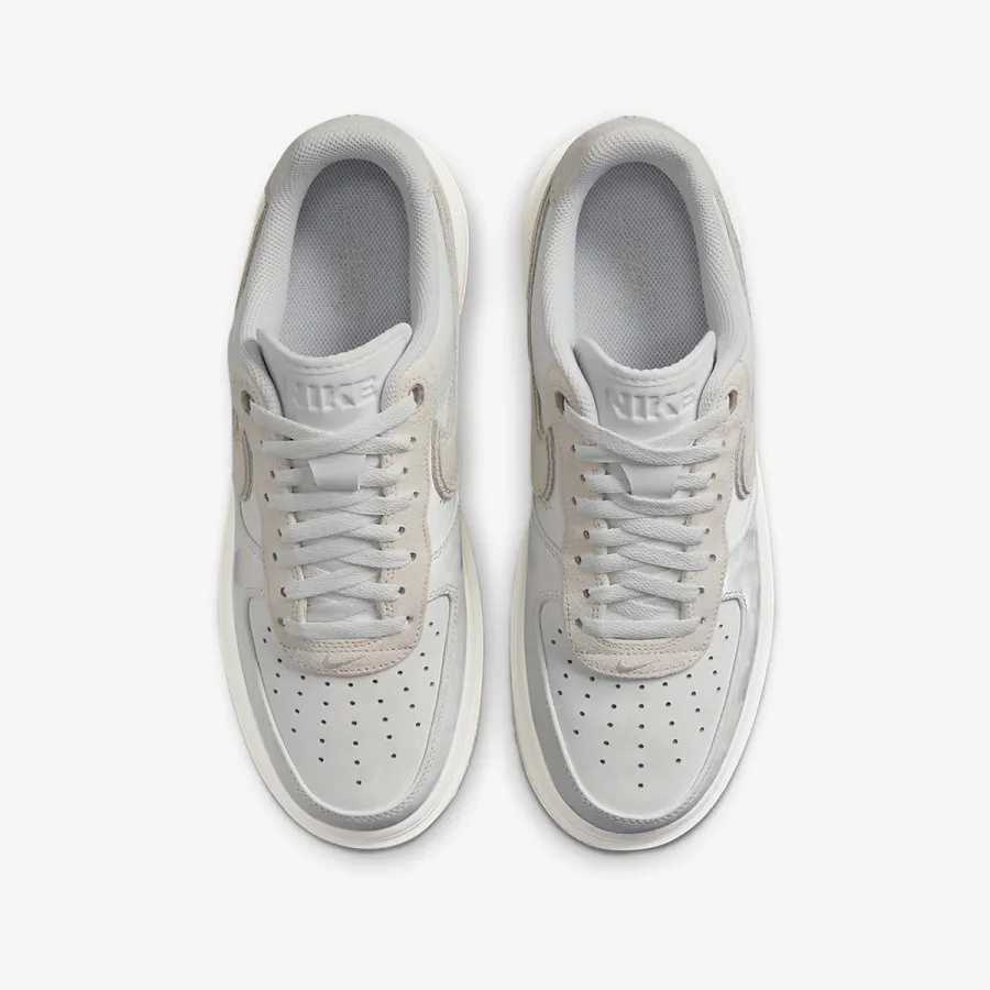 NIKE AIR FORCE 1 LUXE 