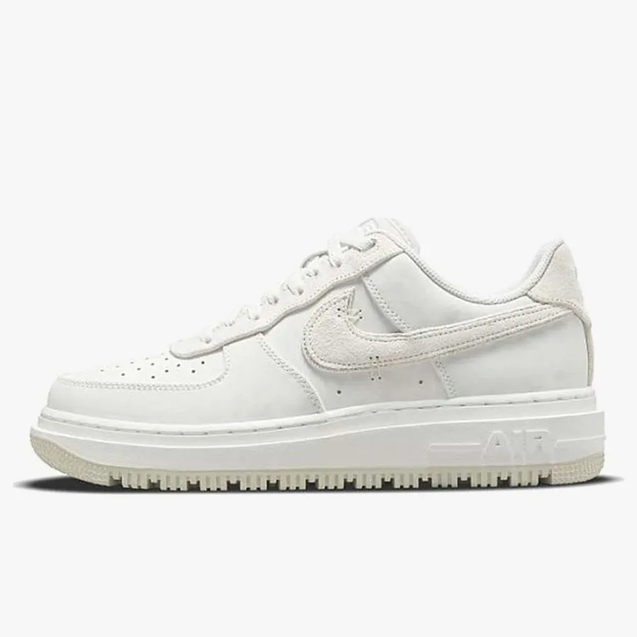 NIKE AIR FORCE 1 LUXE 