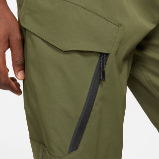 NIKE SPORTSWEAR TECH ESSENTIALS 