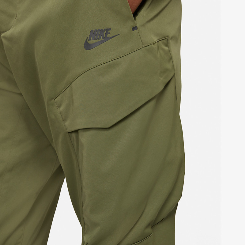 NIKE SPORTSWEAR TECH ESSENTIALS 