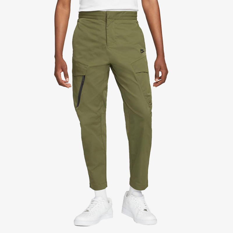 NIKE SPORTSWEAR TECH ESSENTIALS 