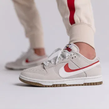 NIKE Dunk Low SE