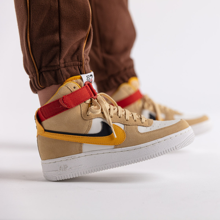 NIKE WMNS AIR FORCE 1 HI SE 