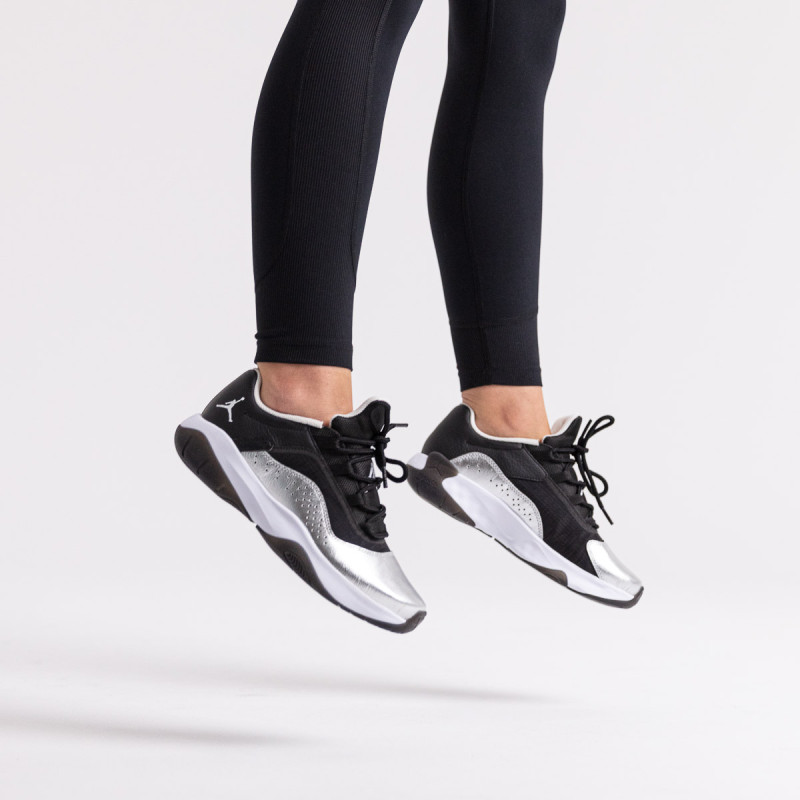 NIKE WMNS AIR JORDAN 11 CMFT LOW 