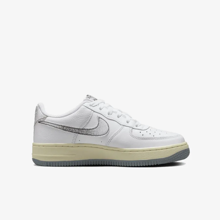 NIKE Air Force 1 LV8 3 