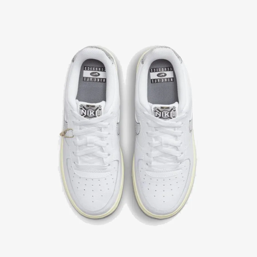 NIKE Air Force 1 LV8 3 