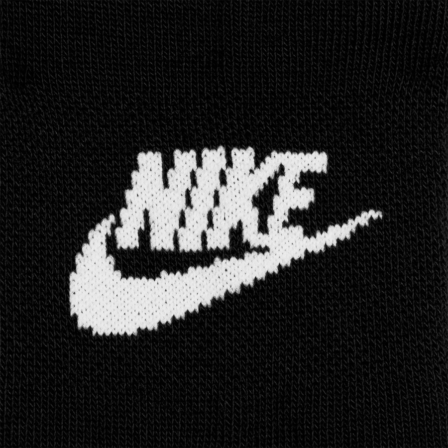 NIKE Sportswear Everyday Essential 