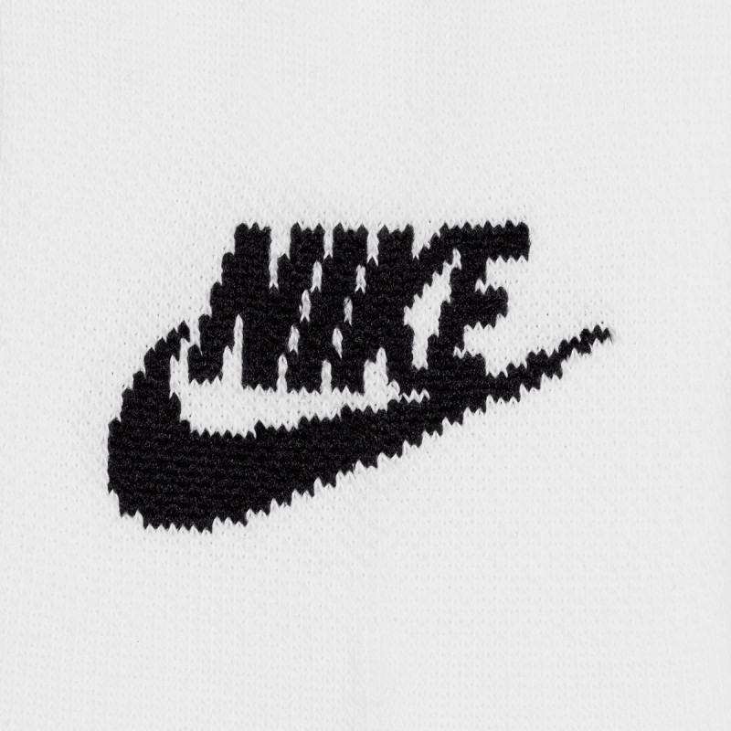 NIKE Everyday Essential 