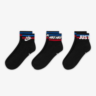 NIKE Everyday Essential 