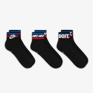 NIKE Everyday Essential 