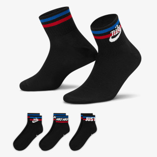 NIKE Everyday Essential 