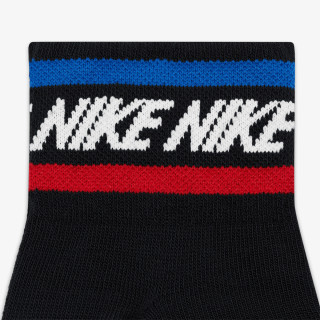 NIKE Everyday Essential 