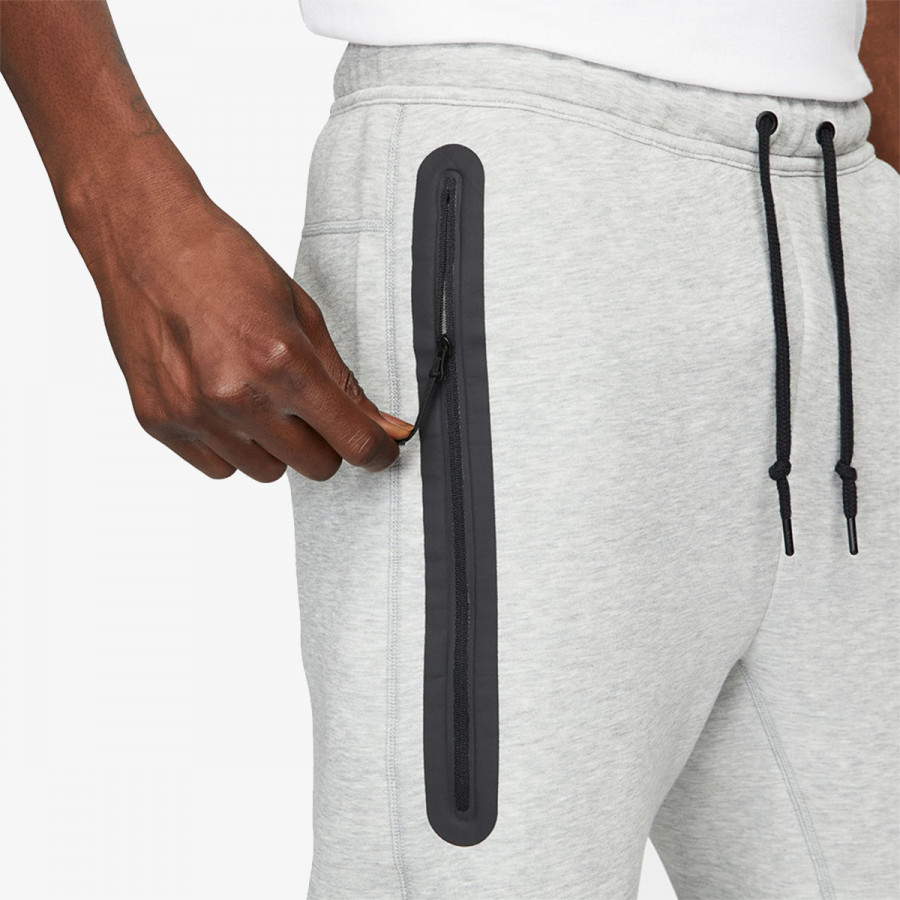 NIKE Tech Fleece 