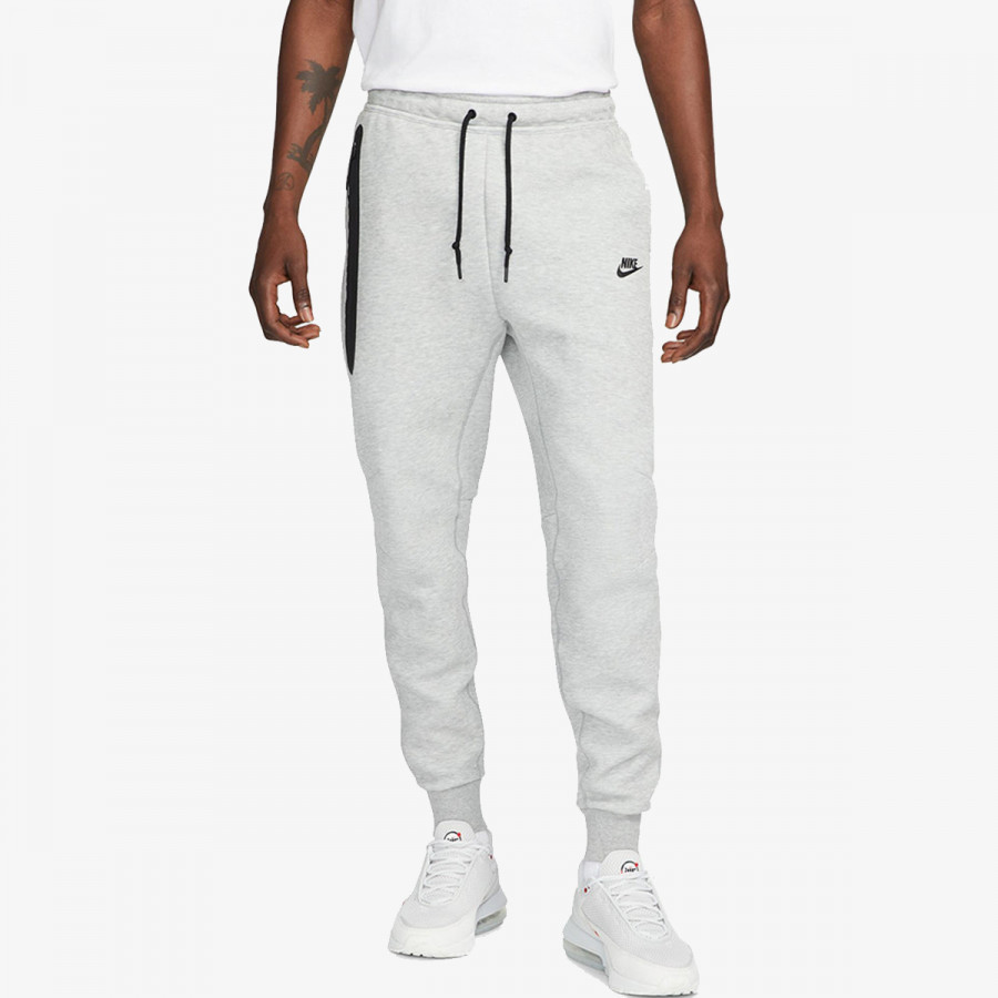 NIKE Tech Fleece 