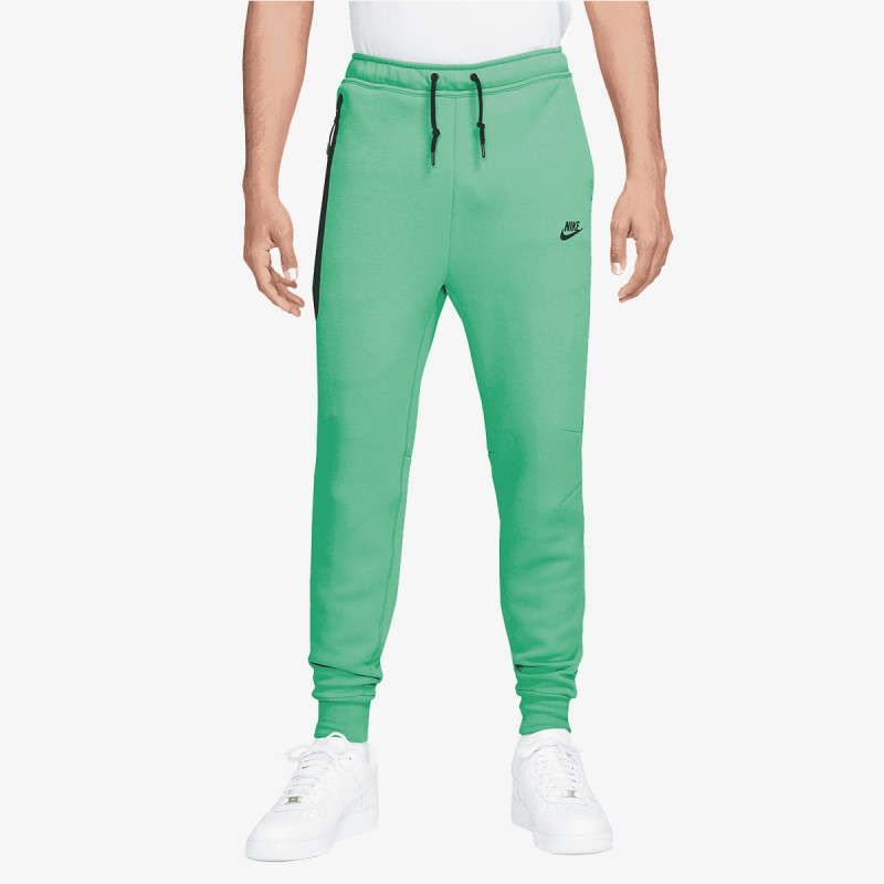 NIKE Tech Fleece 