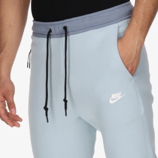 NIKE Tech Fleece 