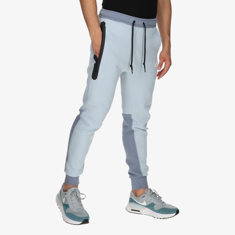 NIKE Tech Fleece 