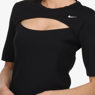 NIKE Sportswear Essentials 
