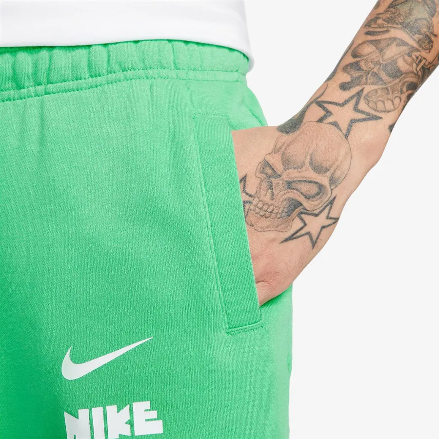 NIKE Club Fleece 