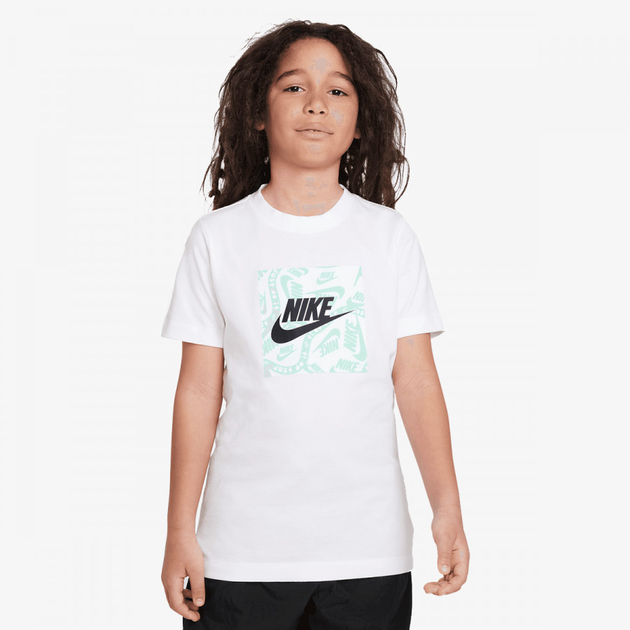 NIKE K NSW TEE CLUB SESONAL HBR GFX 