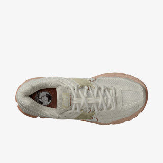 NIKE Zoom Vomero 5 