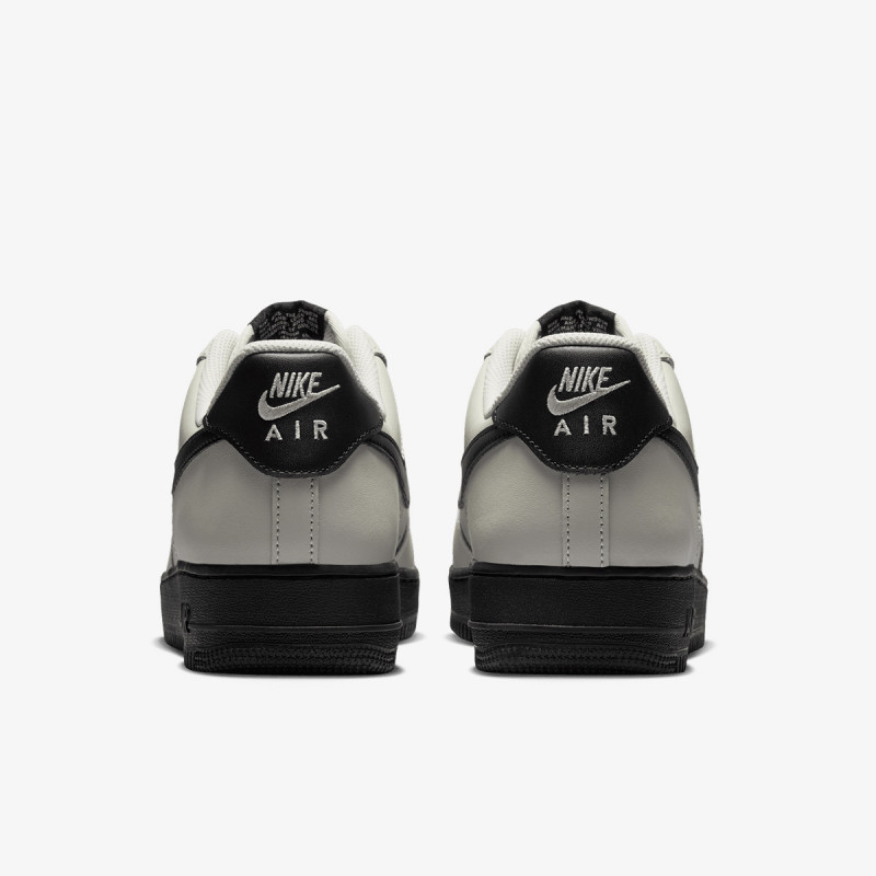 NIKE AIR FORCE 1 '07 
