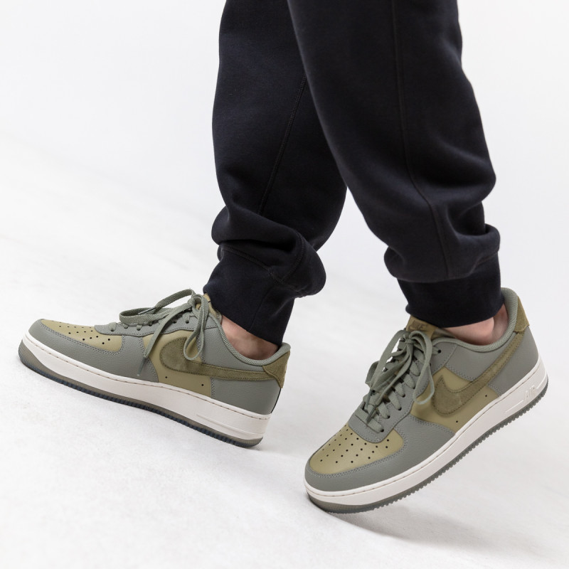 NIKE Air Force 1 '07 LV8 