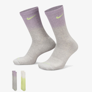 NIKE Everyday Plus 