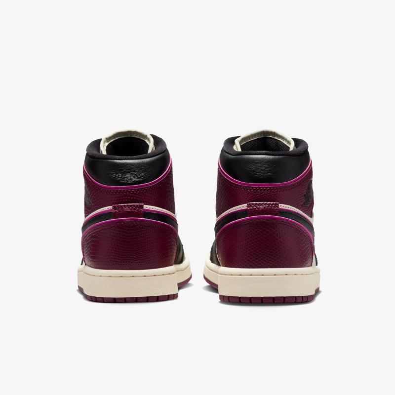 NIKE WMNS AIR JORDAN 1 MID SE 