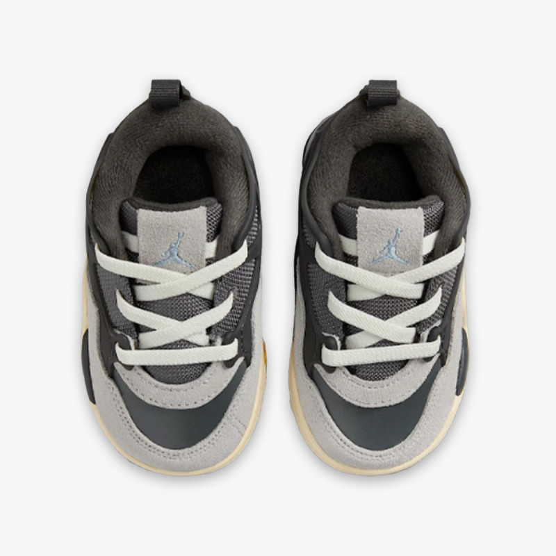 NIKE Air Jordan 4 RM 