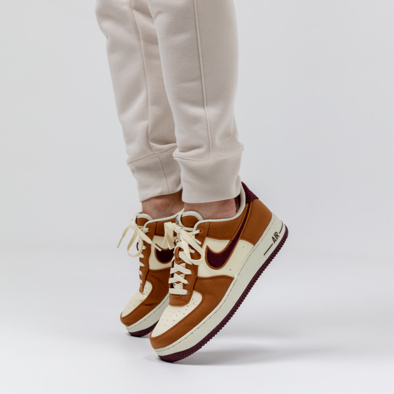 NIKE Air Force 1 '07 LV8 