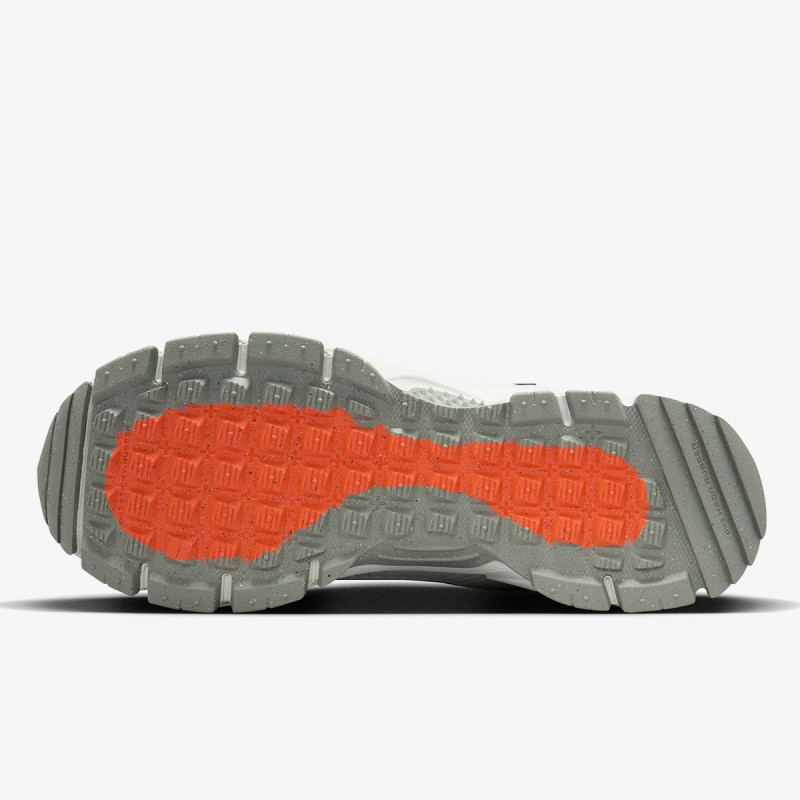 NIKE VOMERO ROAM 