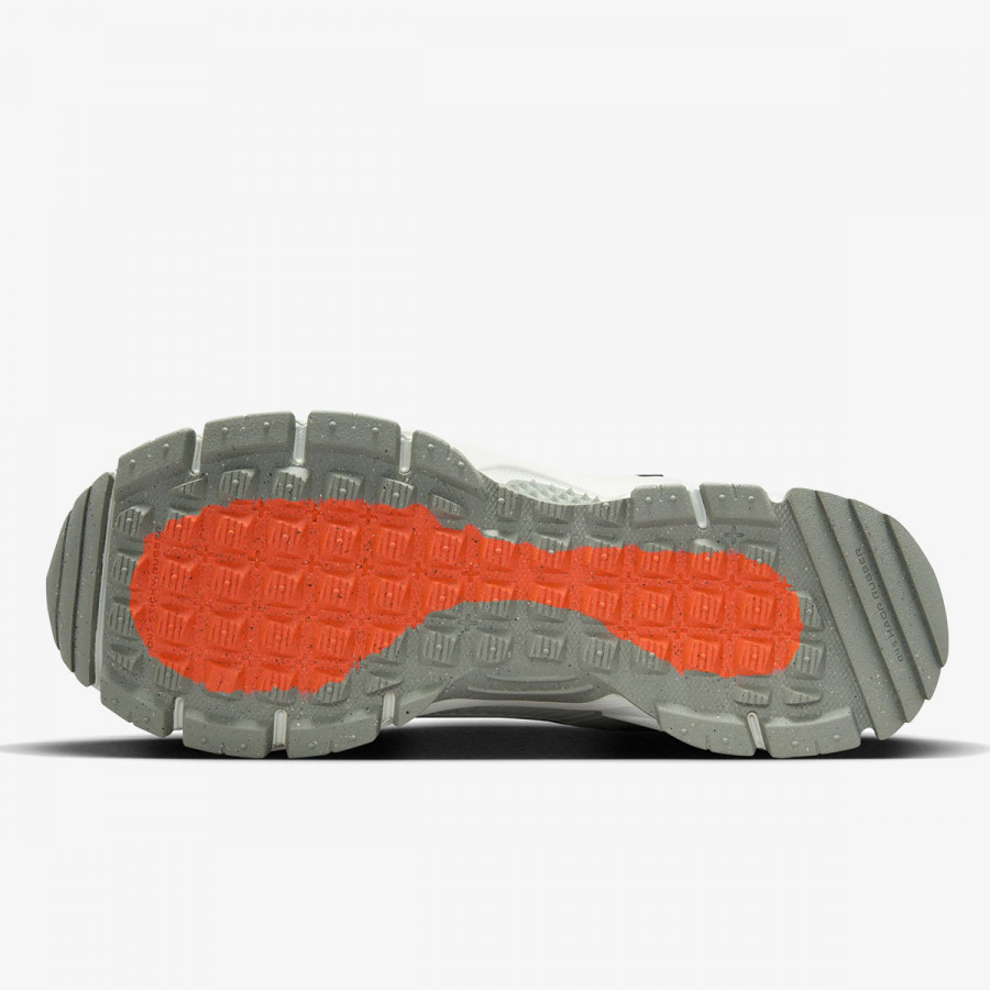 NIKE VOMERO ROAM 