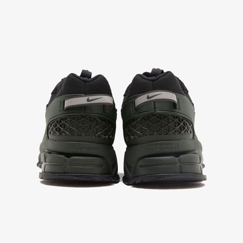 NIKE Vomero Roam 