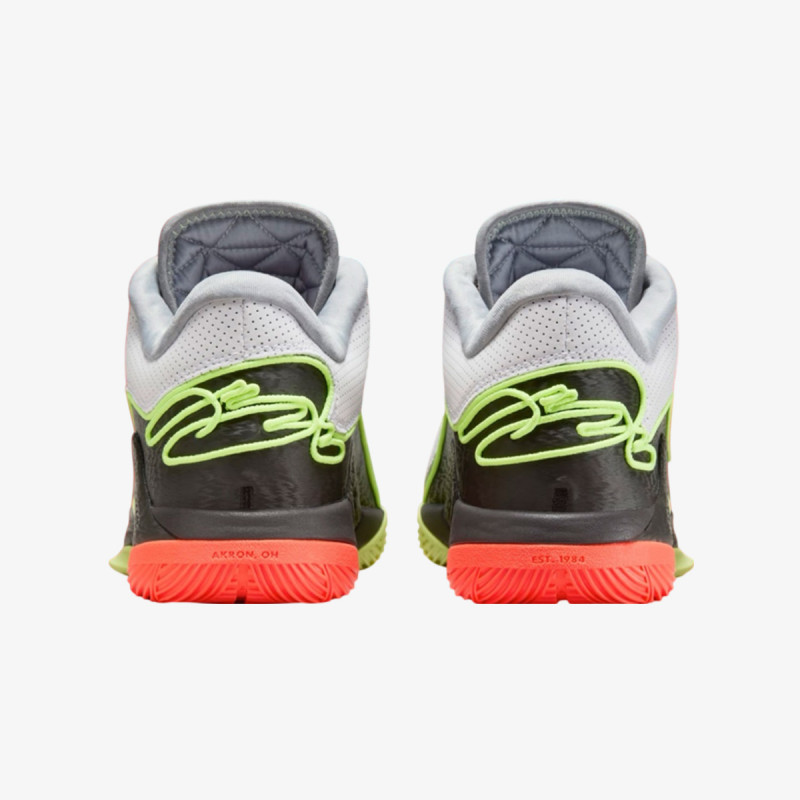 NIKE LEBRON XXII 