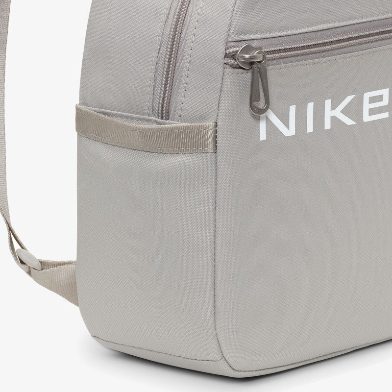 NIKE Futura 