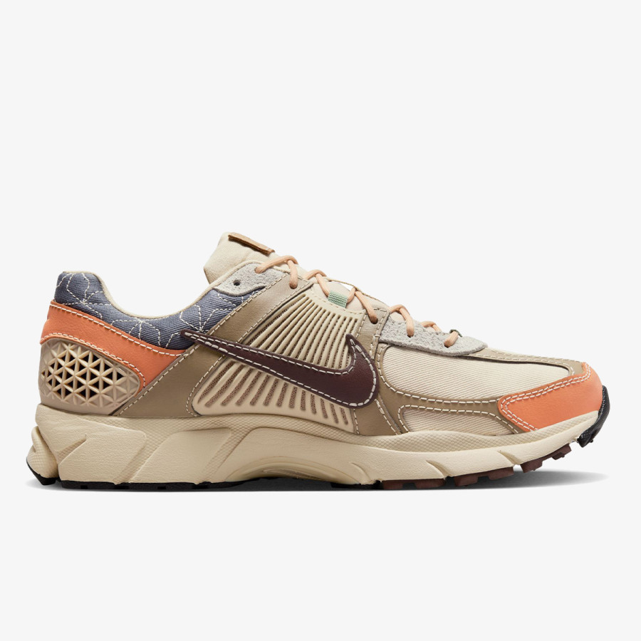 NIKE Zoom Vomero 5 