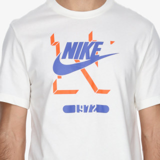 NIKE Futura 
