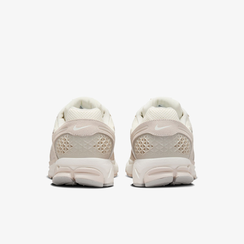 NIKE Vomero 5 