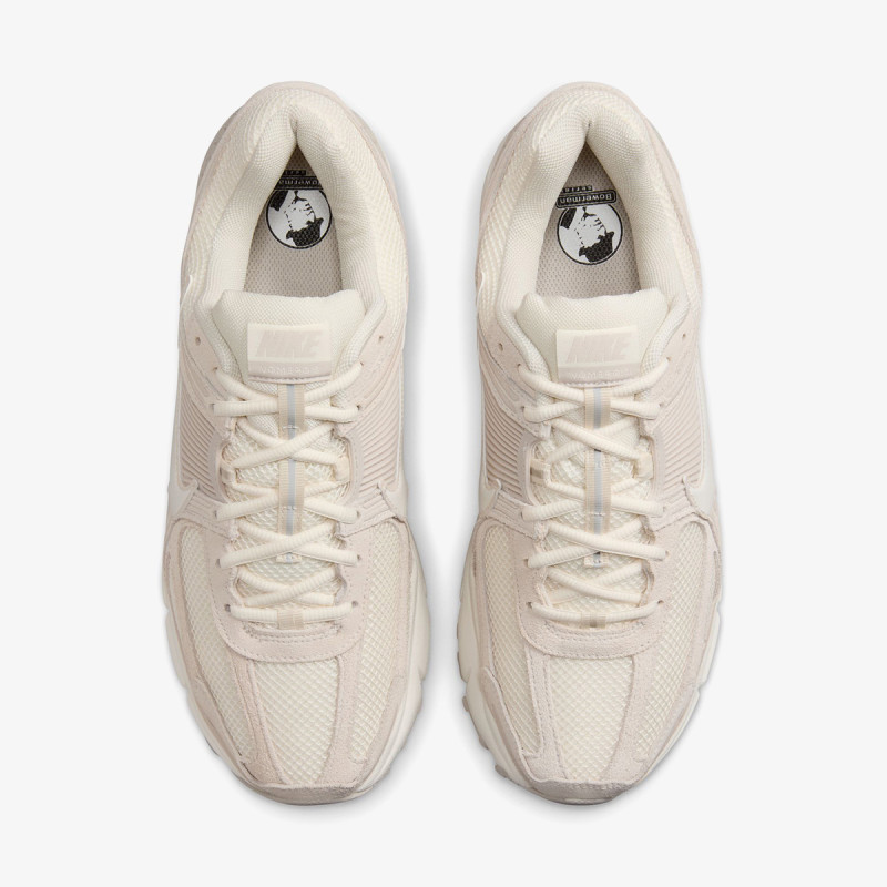 NIKE Vomero 5 