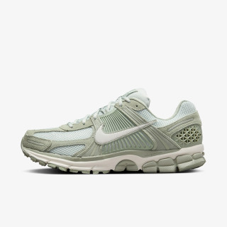 NIKE Vomero 5 