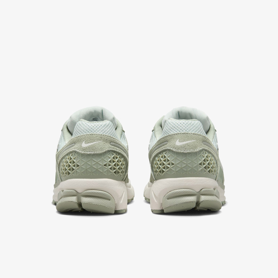 NIKE Vomero 5 
