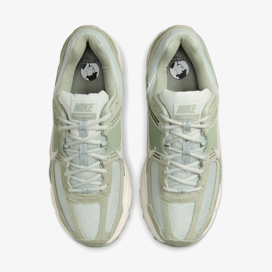 NIKE Vomero 5 