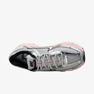 NIKE Vomero 5 