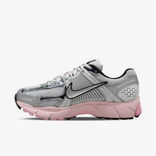 NIKE Vomero 5 